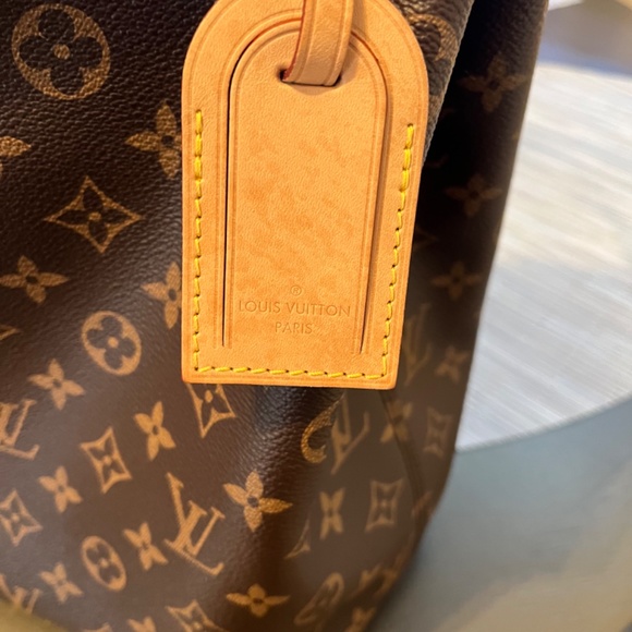 Authentic Graceful MM - Picture 5 of 10